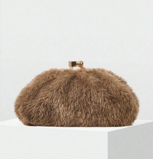 Omari Kisslock Clutch